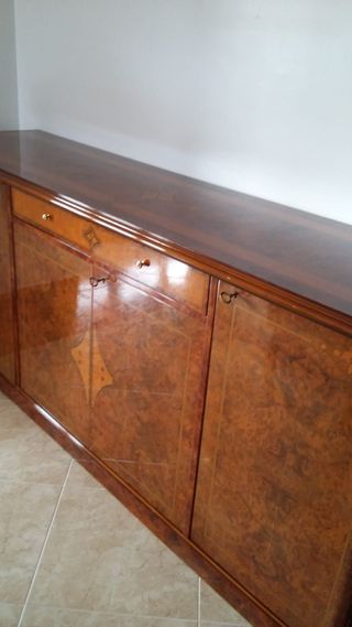 Mueble comedor clásico madera y cristal