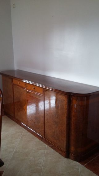 Mueble comedor clásico madera y cristal