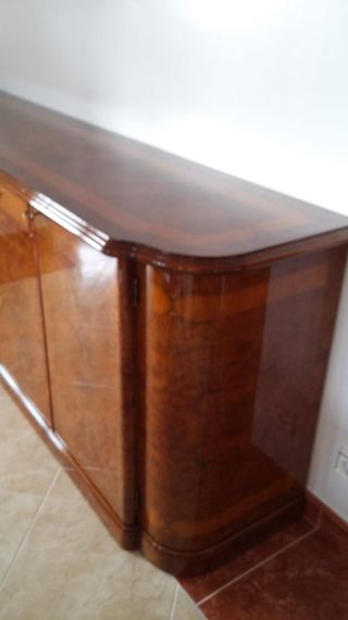 Mueble comedor clásico madera y cristal