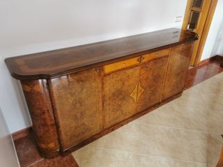 Mueble comedor clásico madera y cristal