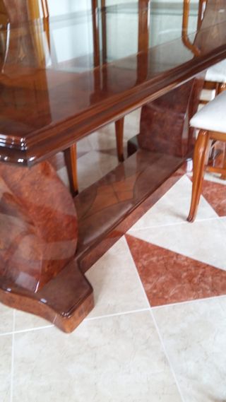 Mueble comedor clásico madera y cristal