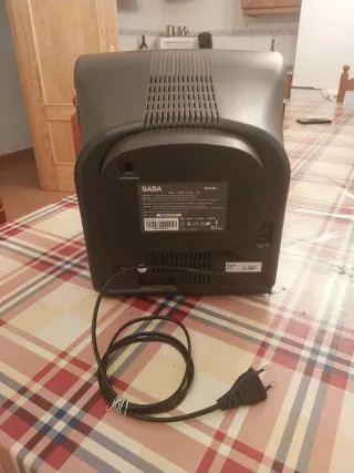 Televisor SABA 15 pulgadas con mando y antena