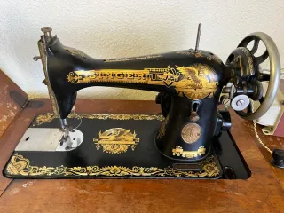 Máquina de coser SINGER antigua