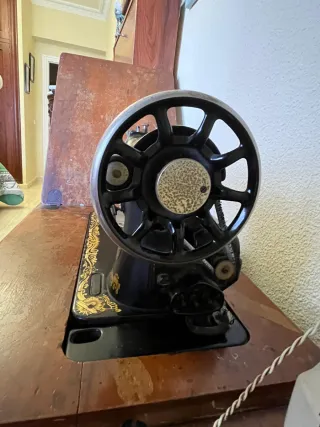 Máquina de coser SINGER antigua