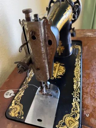 Máquina de coser SINGER antigua