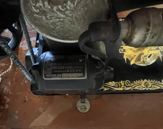 Máquina de coser SINGER antigua