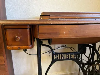 Máquina de coser SINGER antigua