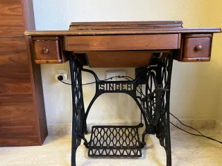 Máquina de coser SINGER antigua