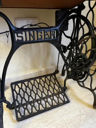 Máquina de coser SINGER antigua