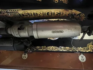 Máquina de coser SINGER antigua