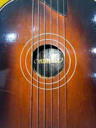 Guitarra acústica Mundia