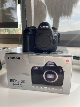 Canon 5D Mark IV + Sigma 35mm f1.4 + 50mm f1.8