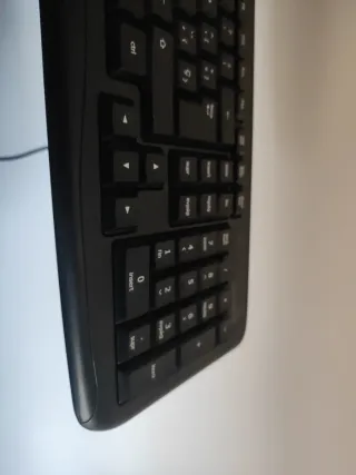 Teclado GIGABYTE Negro