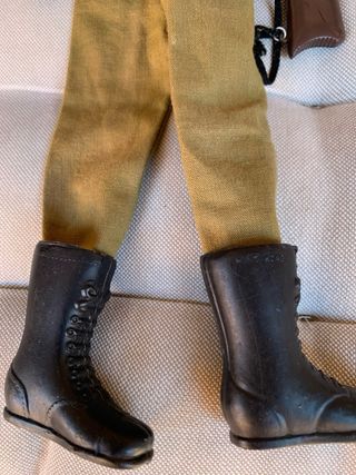 Geyperman uniforme militar y rifle