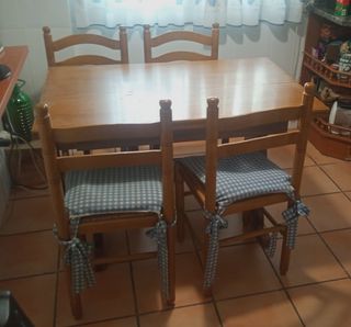 Mesa de cocina y 4 sillas madera