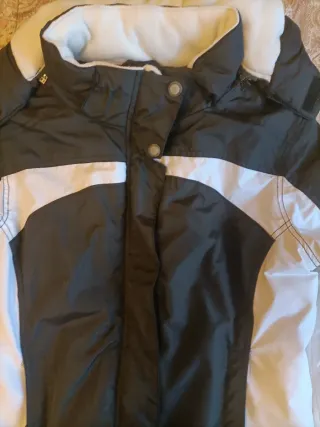 Plumífero impermeable para nieve negro y blanco