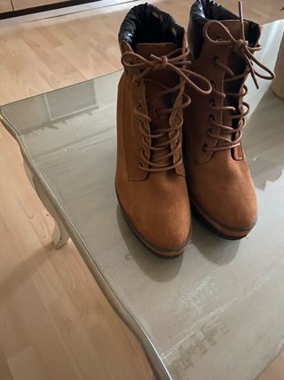 Preciosos Botines Calvin Klein Jeans Marrones