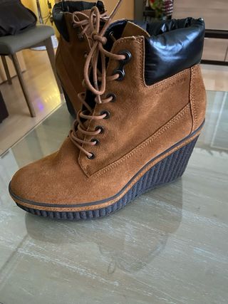 Preciosos Botines Calvin Klein Jeans Marrones