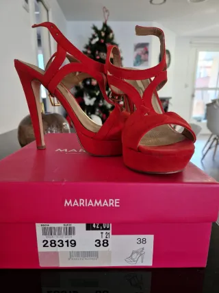 Zapatos de tacón rojos MARIAMARE