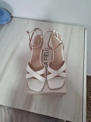Sandalias Anna Field Blancas