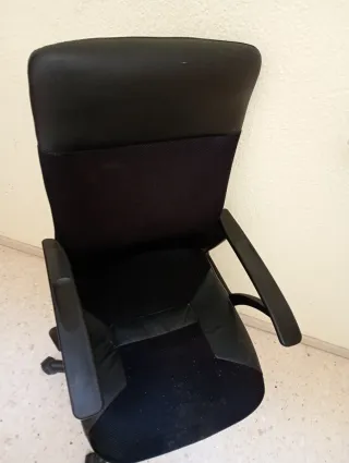 Silla para Oficina/Escritorio SEMINUEVA - LEER⤵️