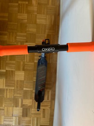 Patinete Oxelo naranja y negro