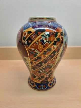 Vaso cinese Royal Satsuma con coperchio e base