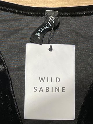 Vestido negro mujer fiesta noche