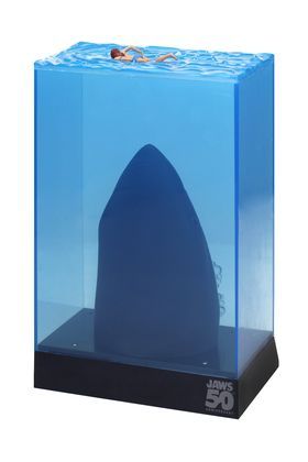 Figura Jaws 50 Aniversario con Luz