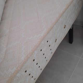 Cama matrimonial casi nueva