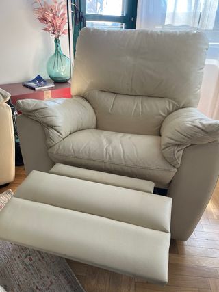 Sofá 3 plazas y sillón piel beige