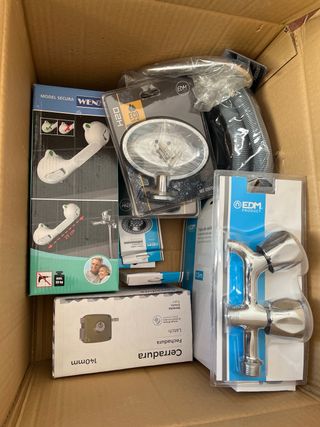 Lote Material Ferretería: Cerraduras, Grifos, rtc