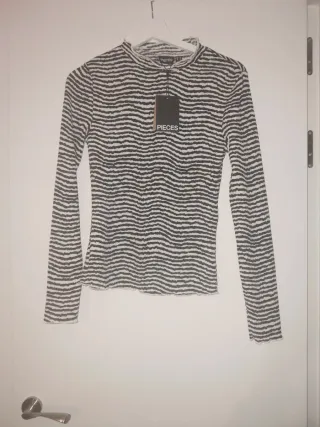 Camiseta rayas negra y blanca Talla XS