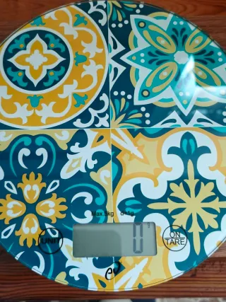 Bilancia da cucina Marca Evviva .Pesa fino a 4 Kg