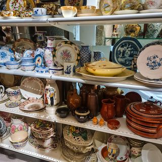 Jarra Cerâmica Pintada à Mão - Cena Tradicional