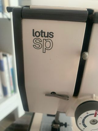 Máquina de coser Elna Lotus SP