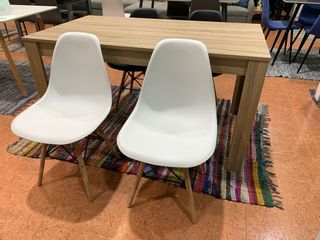 Comedor 4 sillas madera y plástico