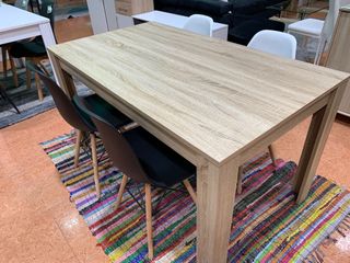 Comedor 4 sillas madera y plástico