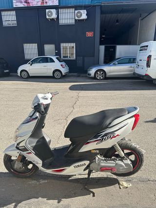 Yamaha Jog RR Blanca