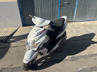 Yamaha Jog RR Blanca