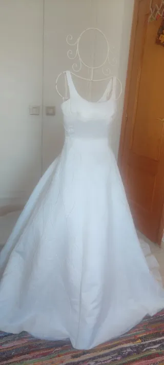 Vestido de Novia con cola St Patrick Blanco mod758