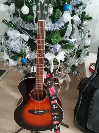 Guitarra Electroacústica Yamaha CPX600
