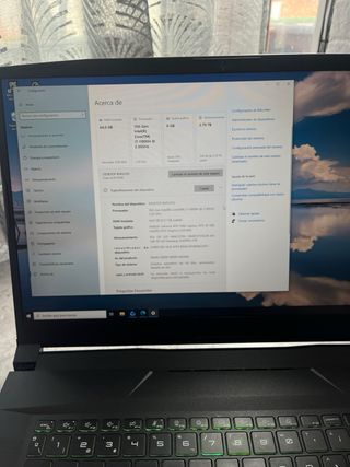 Ordenador portátil negro y plateado