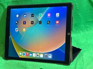 In vendita iPad Pro 12.9» di prima generazione — 128 GB (A1652)