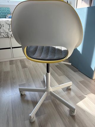 Silla infantil Ikea LOBERGET/MALSK amarilla
