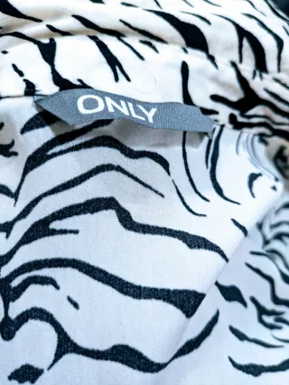 Abito Portafoglio Stradivarius Zebra virale su Tik