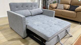 Sofá cama gris de tela