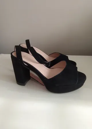 Zapatos de tacón negros talla 35