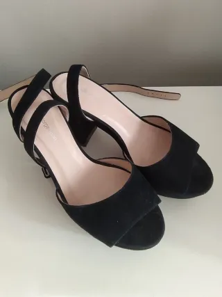 Zapatos de tacón negros talla 35