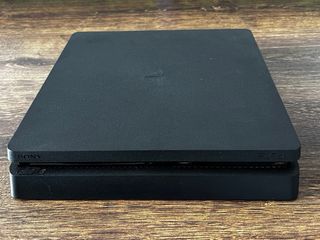 PlayStation 4 - 1 TERABYTE versión 10.0 impecable